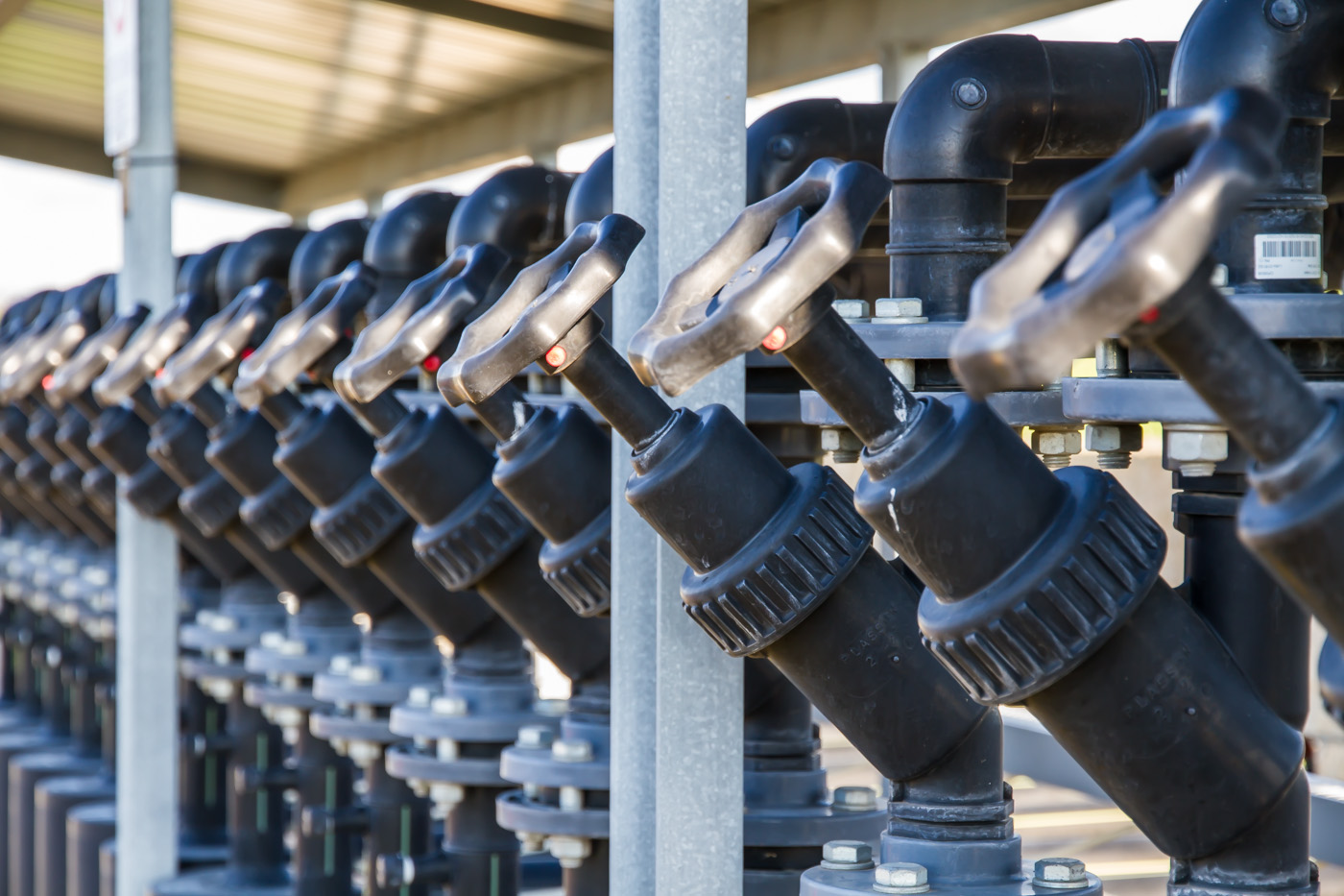 Immagine decorativa, raffigura valvole degli impianti della discarica.